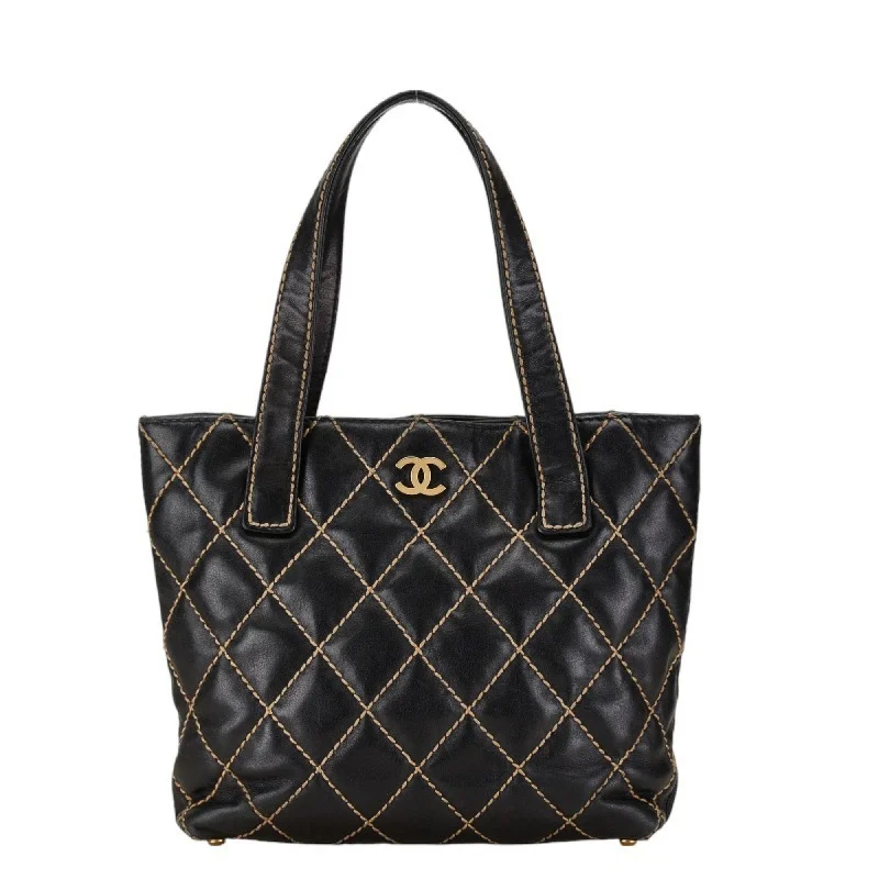 Handle bags with durable hemp for sustainability -Chanel  Leather Shoulder Bag Tote Bag (Pre-Owned)