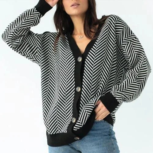 Short cardigan for petite women's style -Women's Oversized Black Knit Cardigan