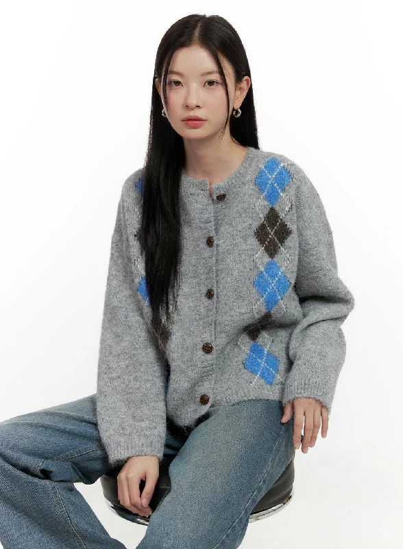 Argyle - cardigan with a traditional pattern -Argyle Loose-Fit Cardigan ON408