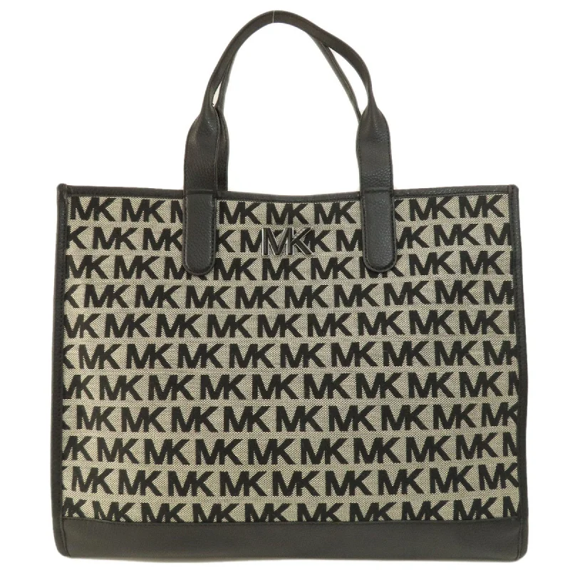 Handle bags with reinforced stitching for durability -Michael Kors  Canvas Tote Bag (Pre-Owned)