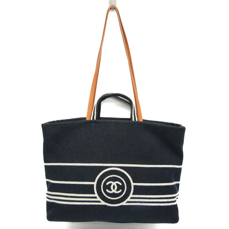 Handle bags with sleek silhouettes for fashion -Chanel   Navy  blue Leather Handbag Tote Bag (Pre-Owned)